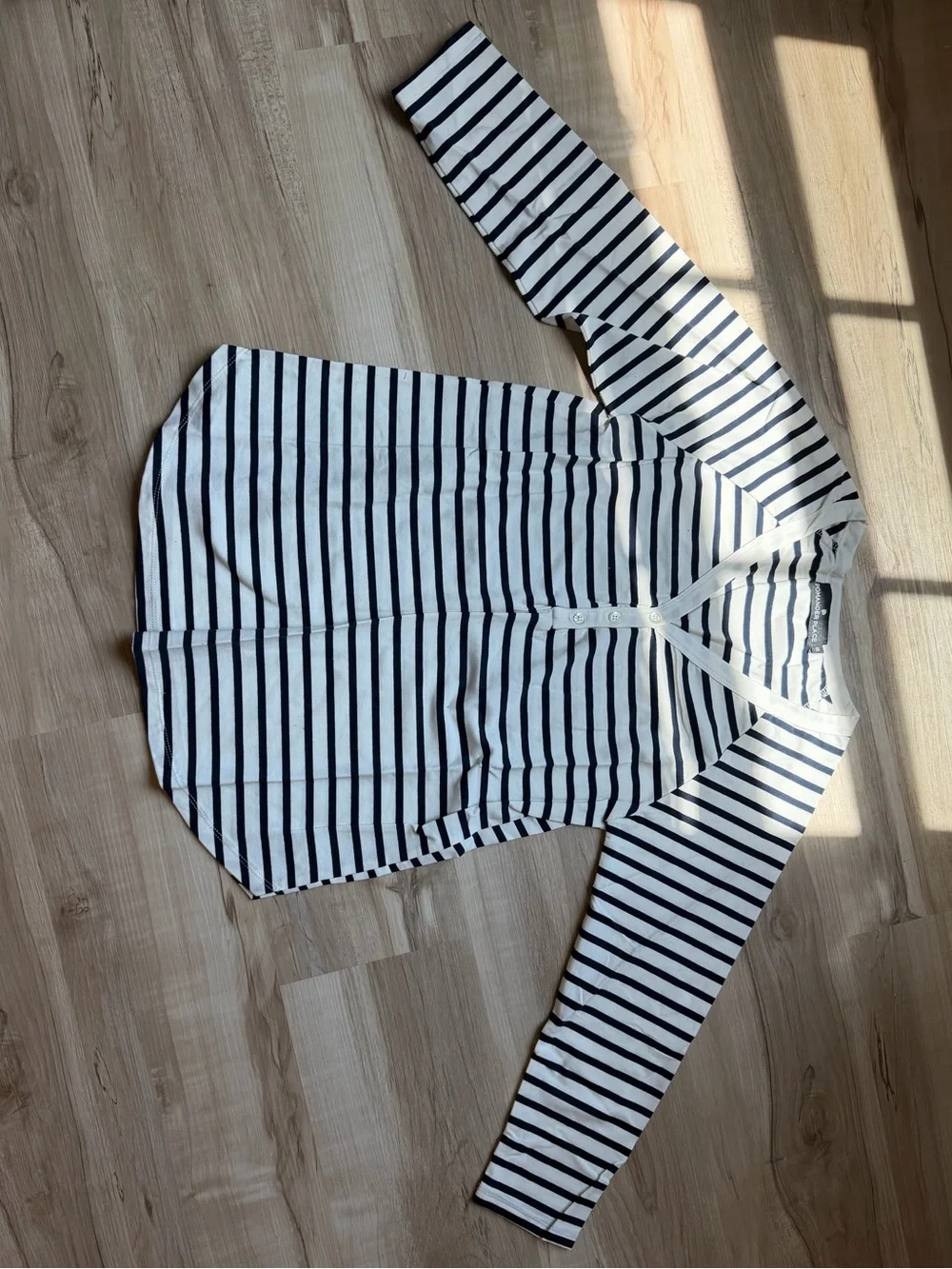 Tuckernuck POMANDER PLACE Navy Striped Vesty Long Sleeve V neck Size XS Coastal